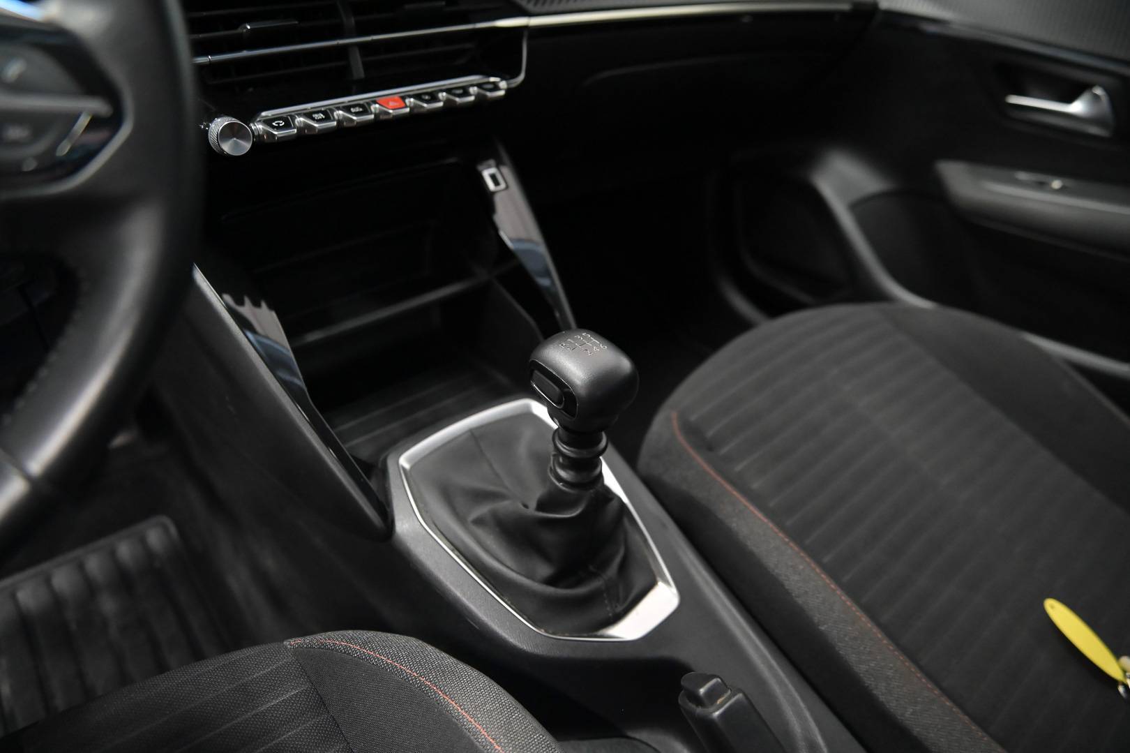 PEUGEOT 208 - Foto 14