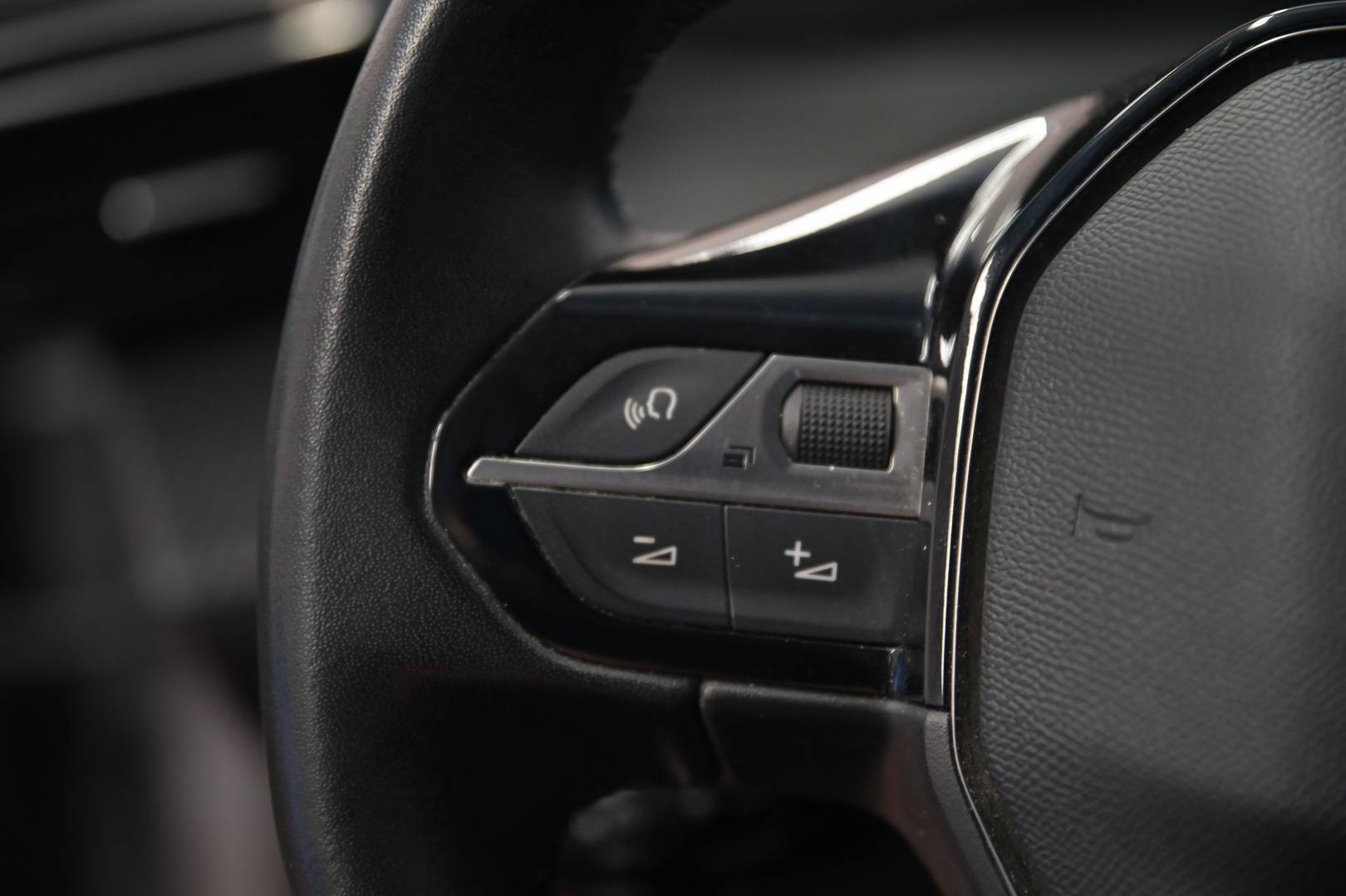 PEUGEOT 208 - Foto 16