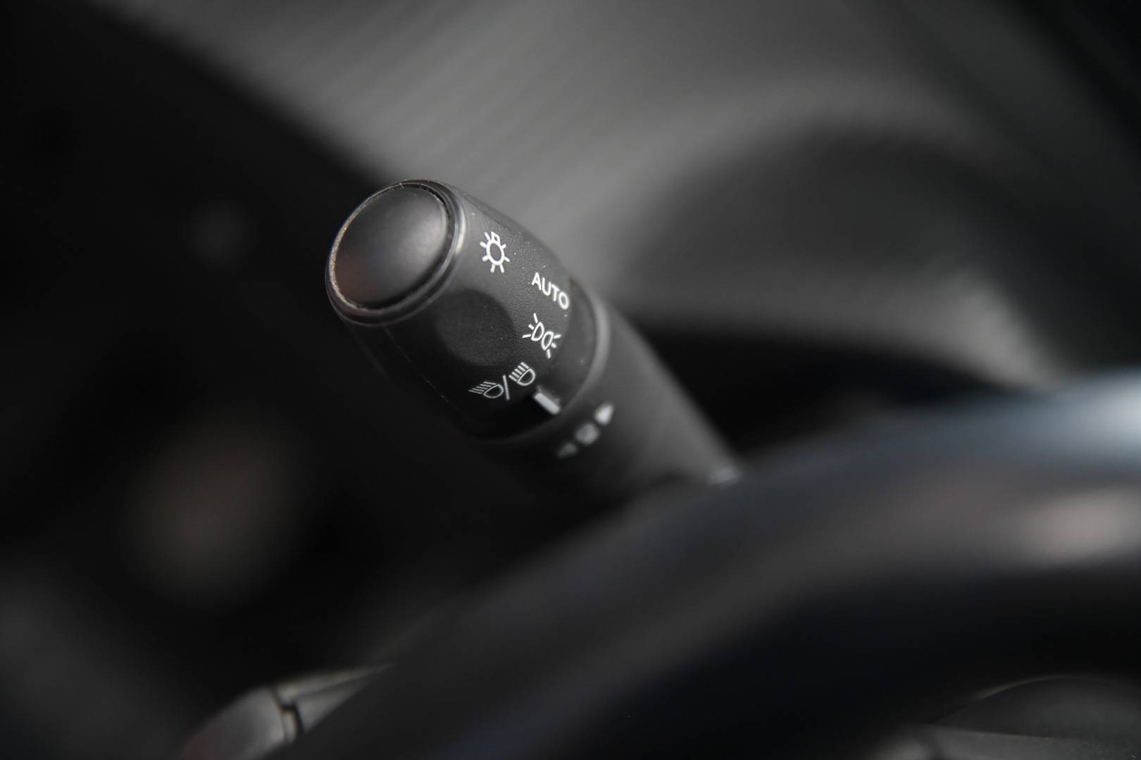 PEUGEOT 208 - Foto 19