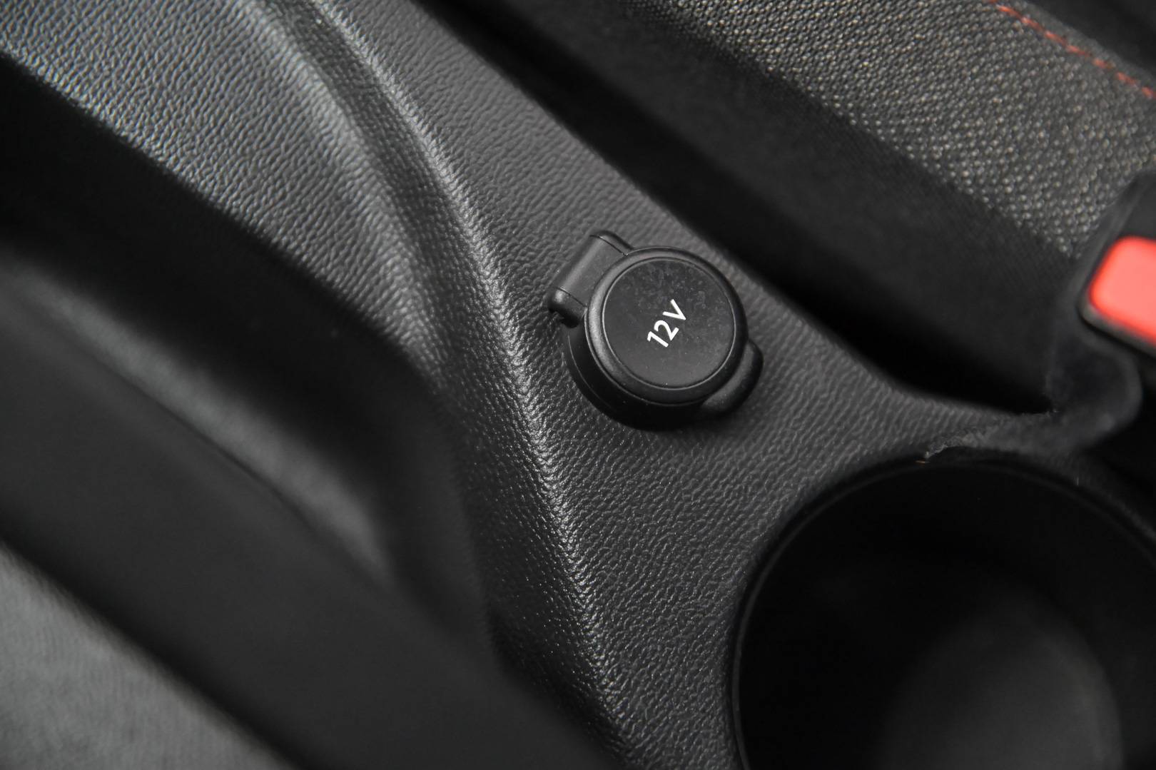 PEUGEOT 208 - Foto 23
