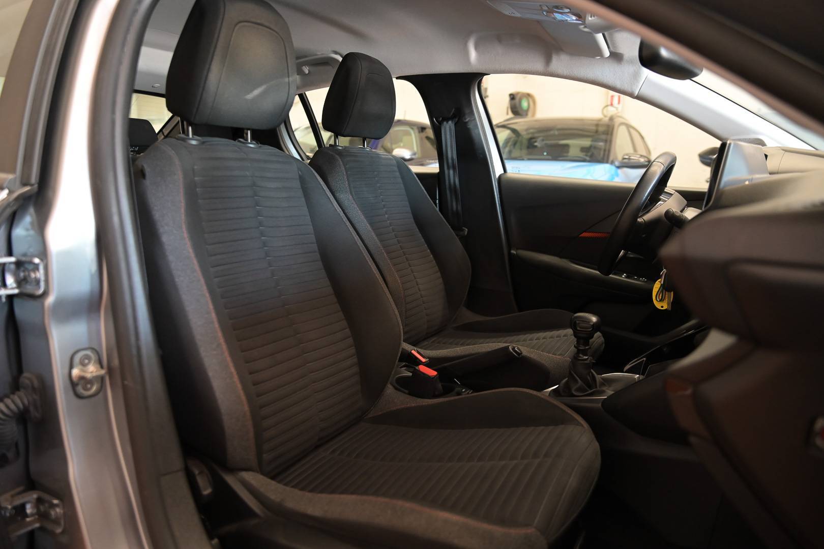 PEUGEOT 208 - Foto 26