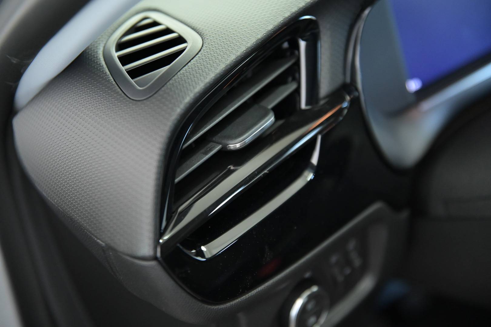 OPEL Corsa - Foto 11