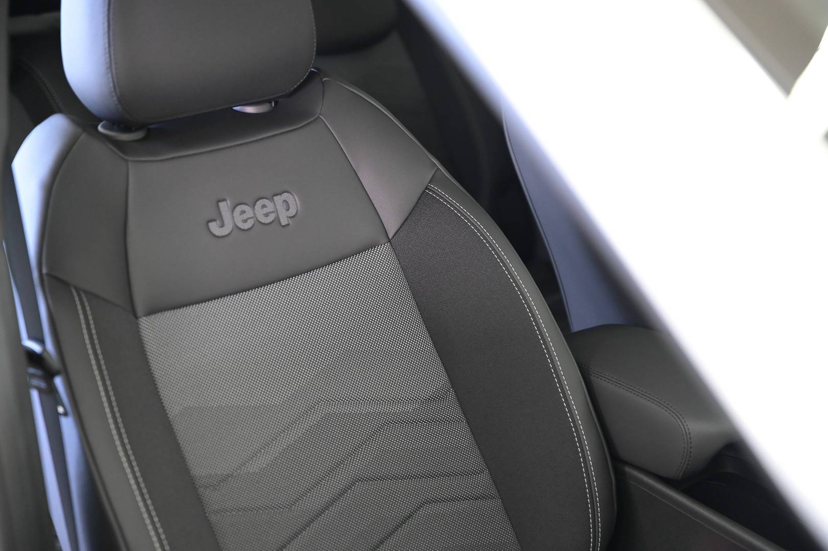 JEEP Avenger - Foto 22