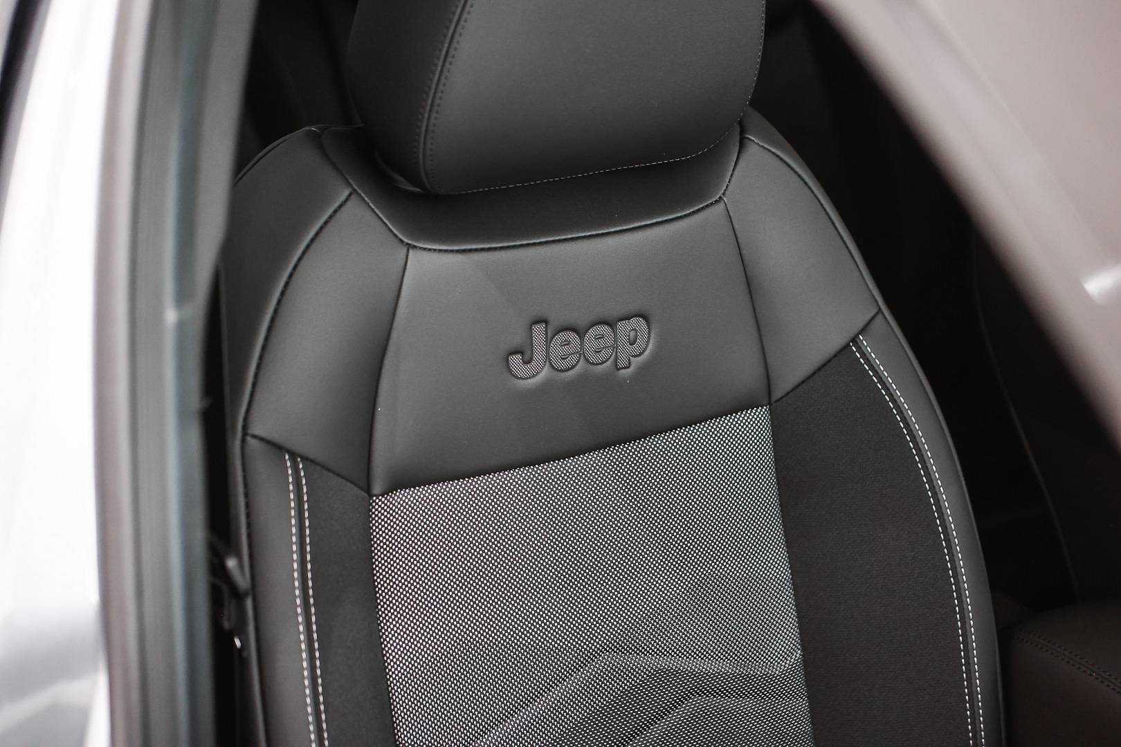 JEEP Avenger - Foto 23