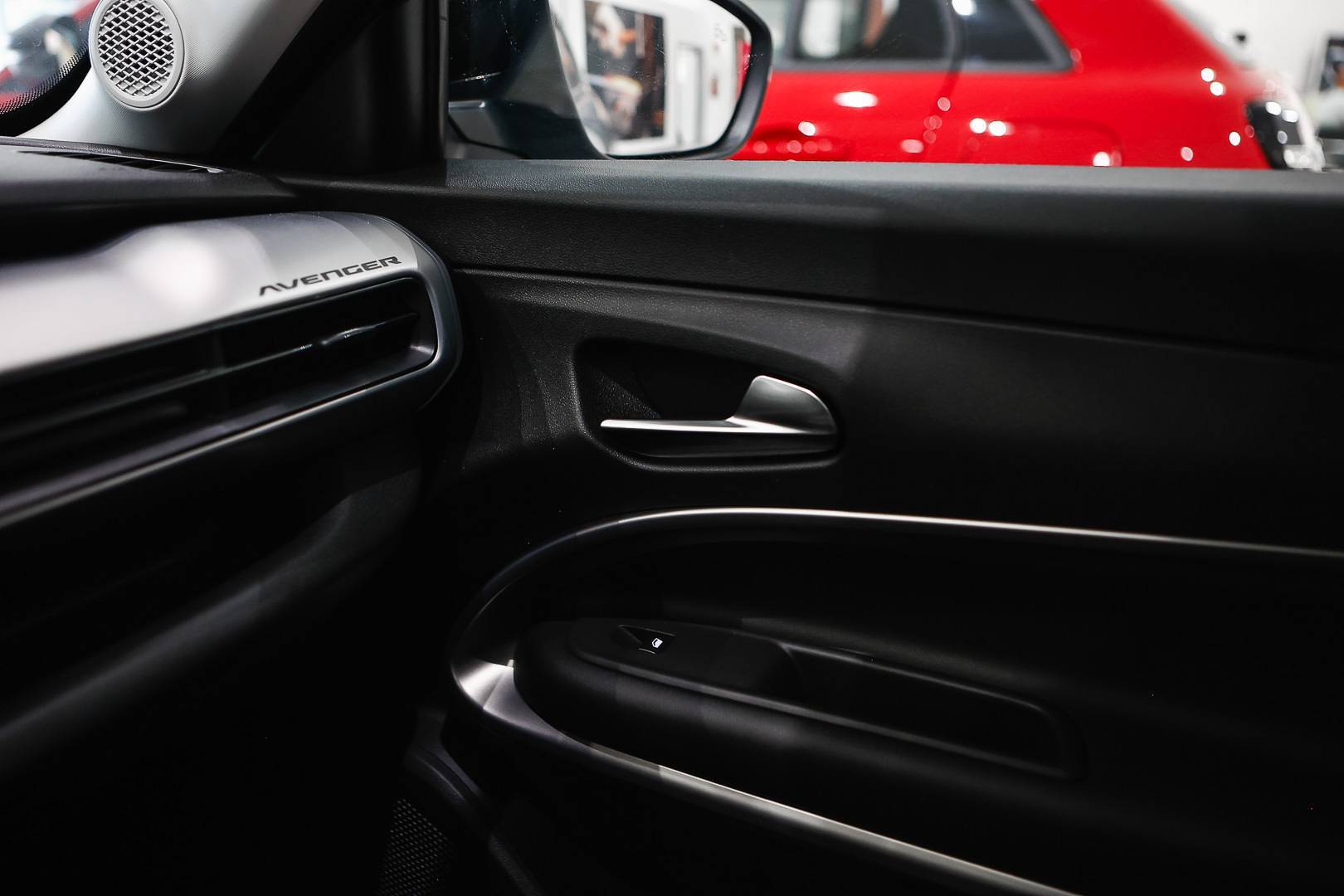 JEEP Avenger - Foto 18