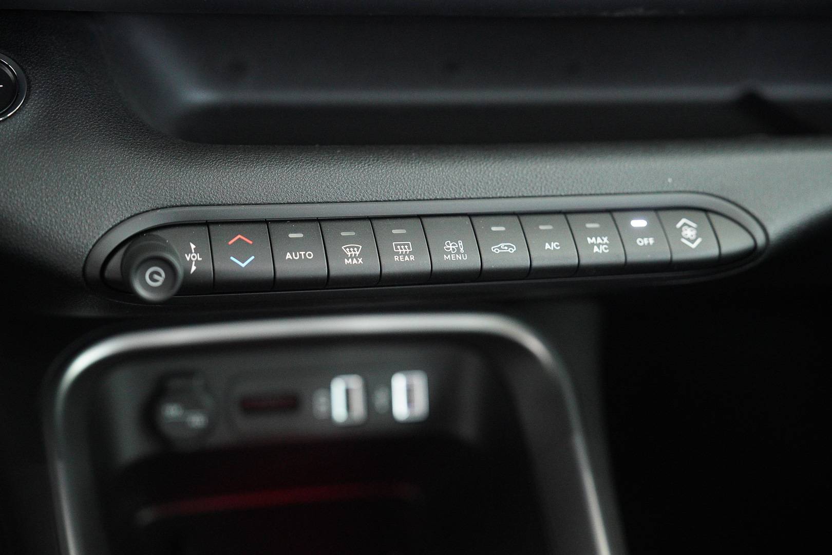 JEEP Avenger - Foto 18