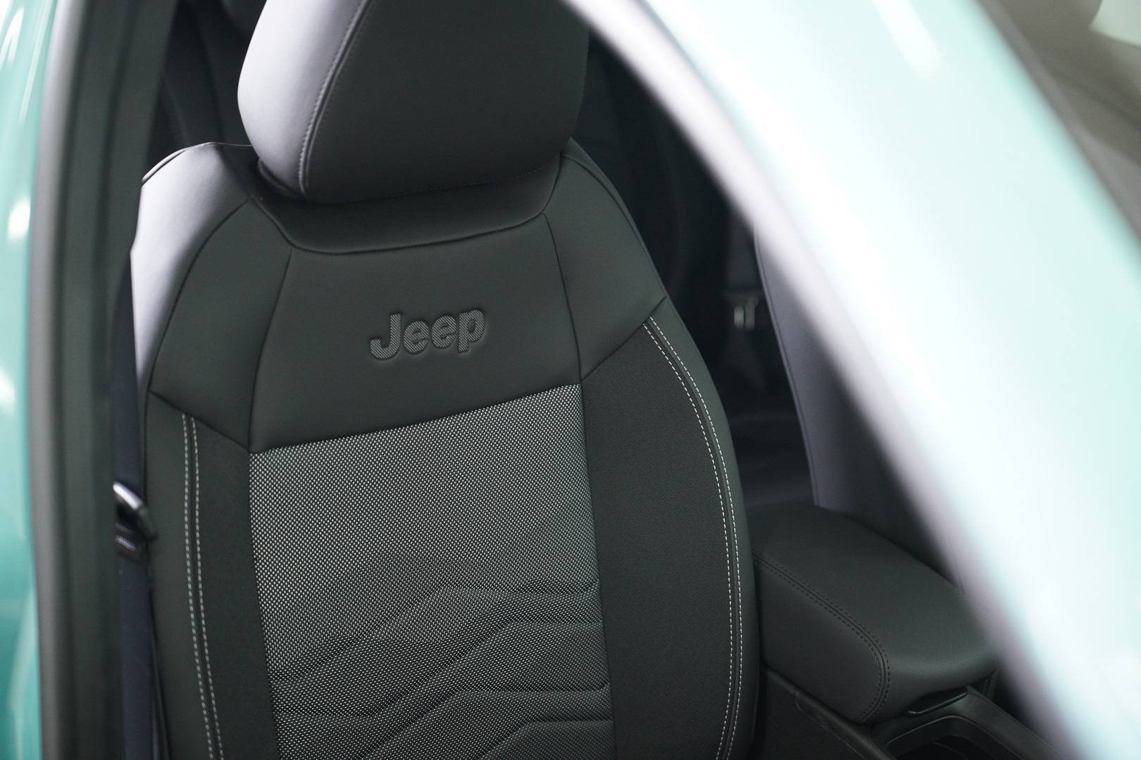 JEEP Avenger - Foto 24