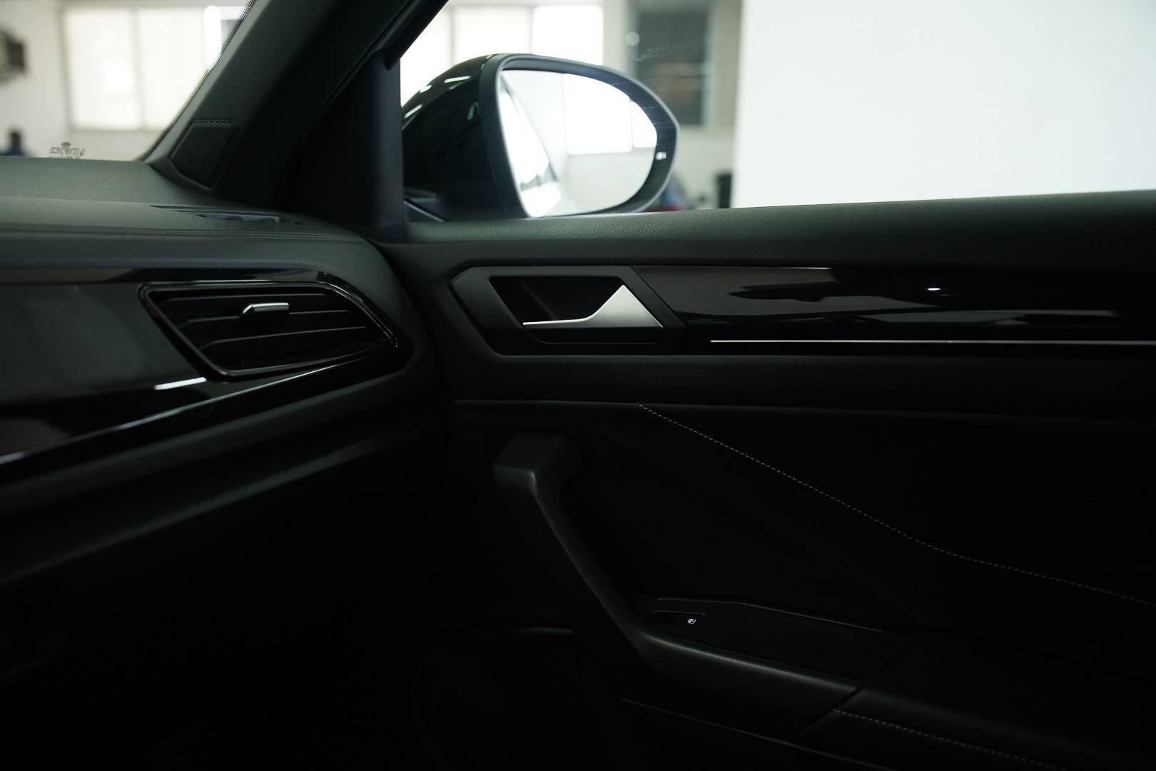 VOLKSWAGEN T-Roc - Foto 20