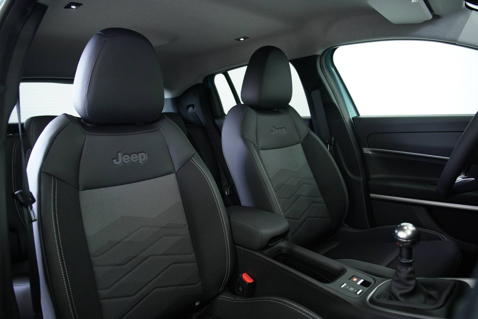 JEEP Avenger - Foto 23