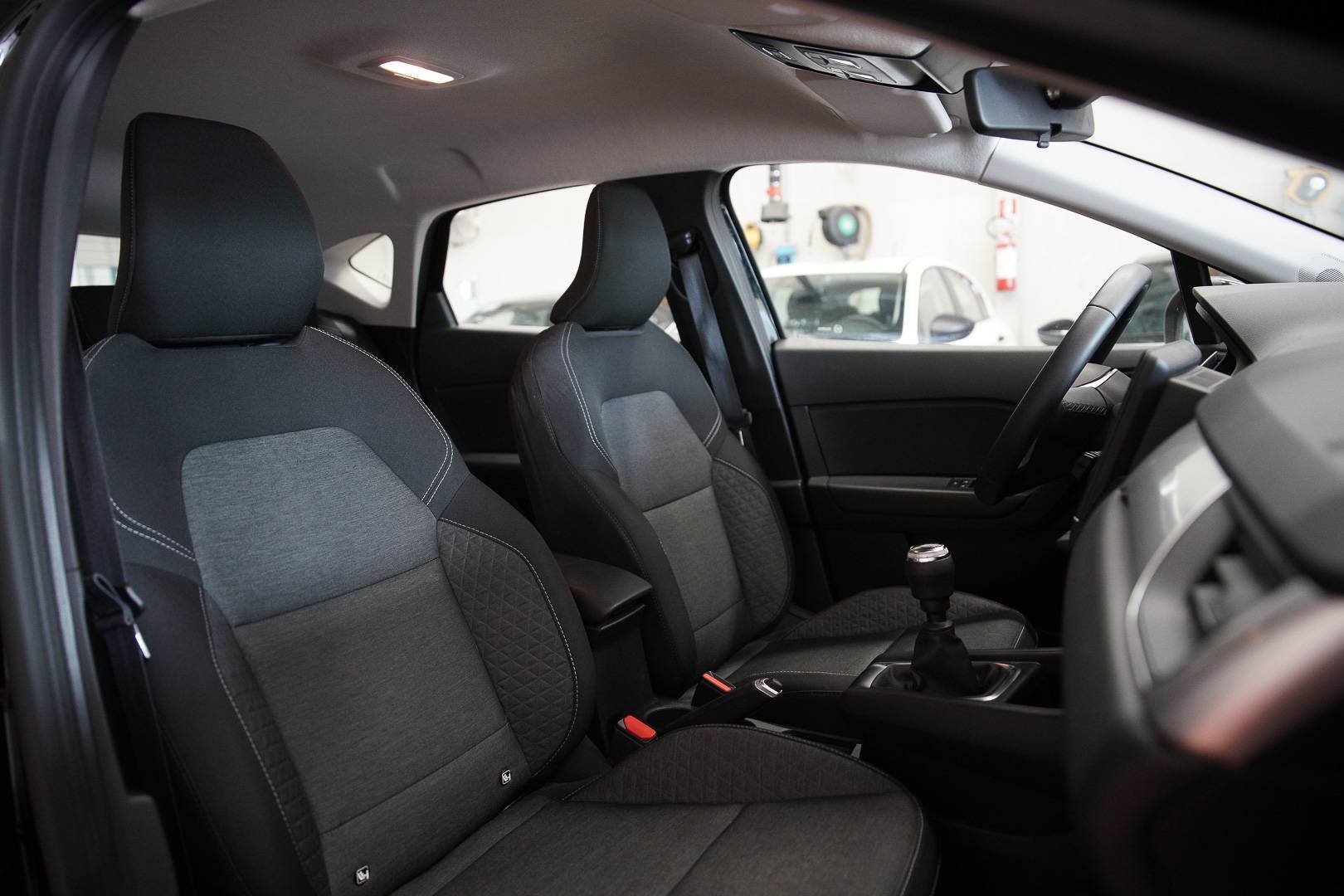 RENAULT Captur - Foto 21