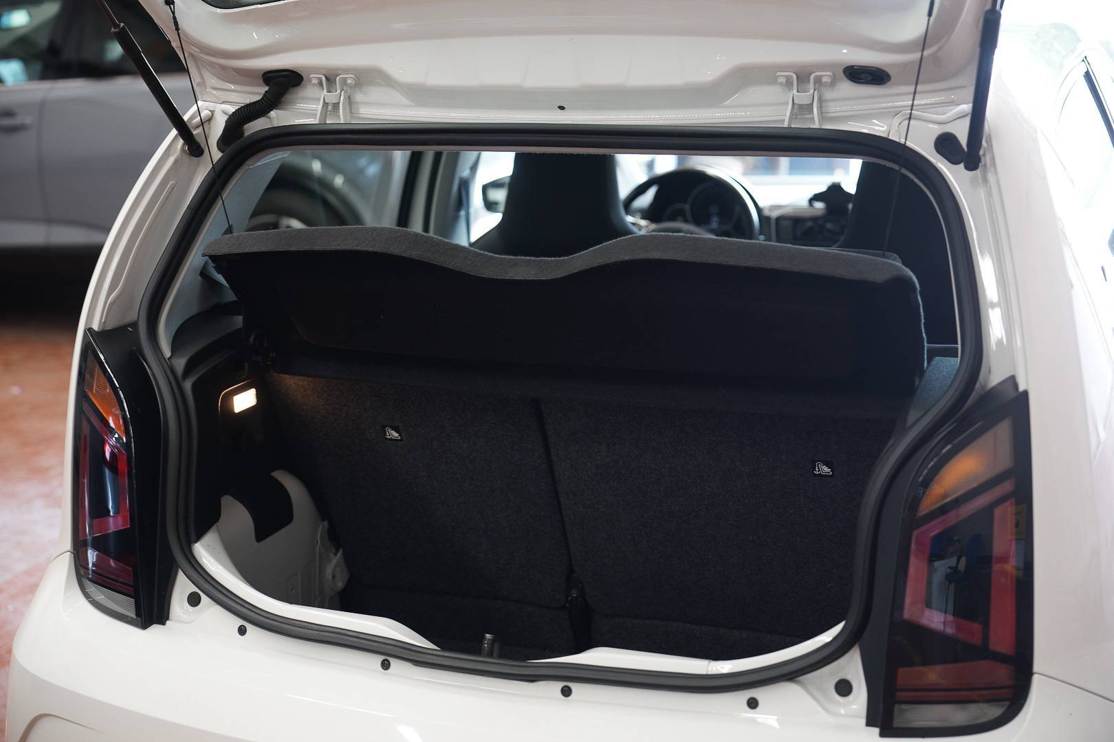 VOLKSWAGEN up! - Foto 8