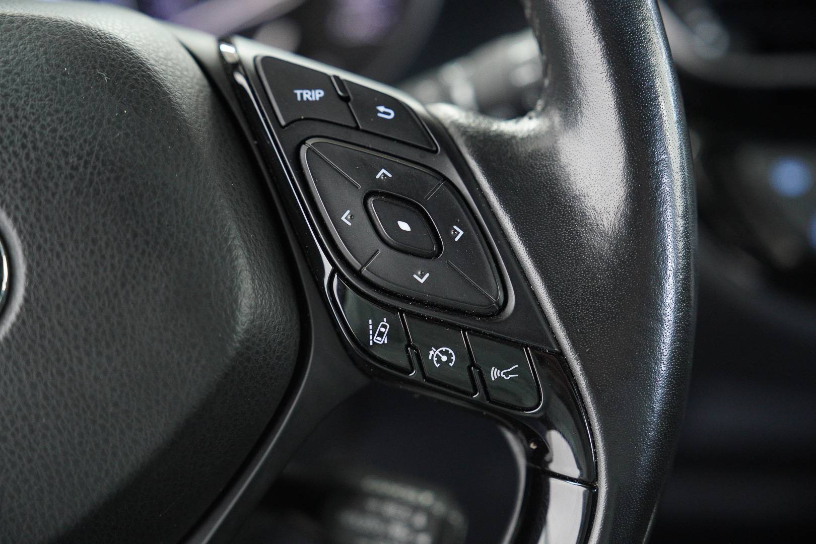 TOYOTA C-HR - Foto 13