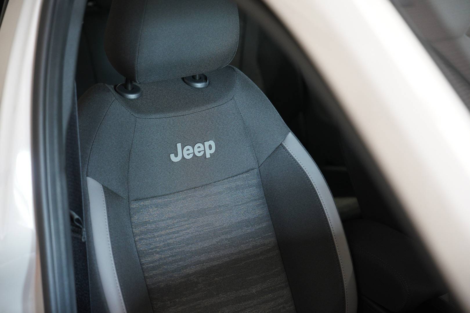 JEEP Avenger - Foto 21