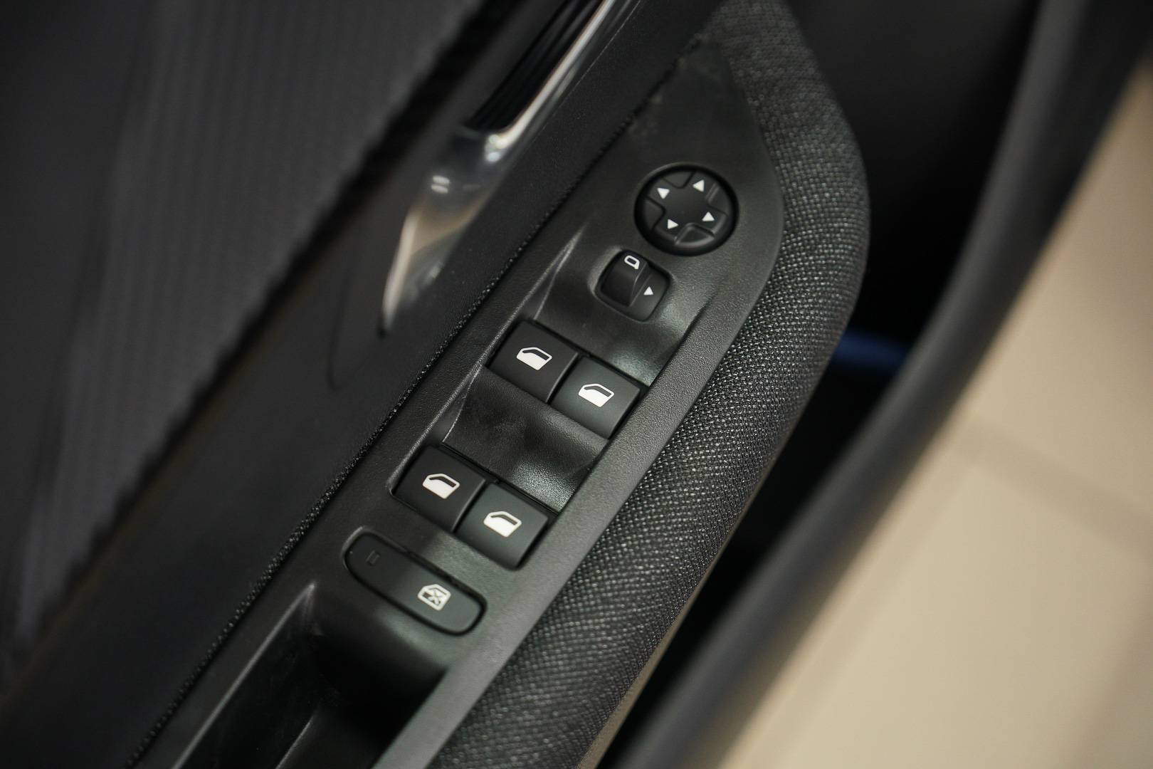 PEUGEOT 208 - Foto 10