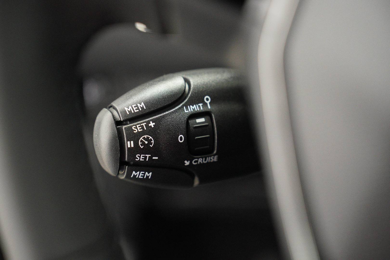 PEUGEOT 208 - Foto 15
