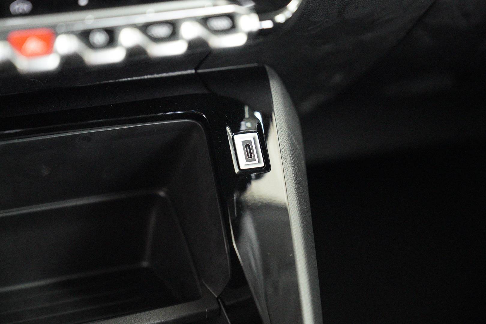 PEUGEOT 208 - Foto 19
