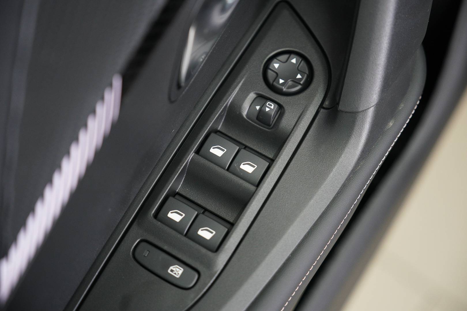 PEUGEOT 2008 - Foto 14