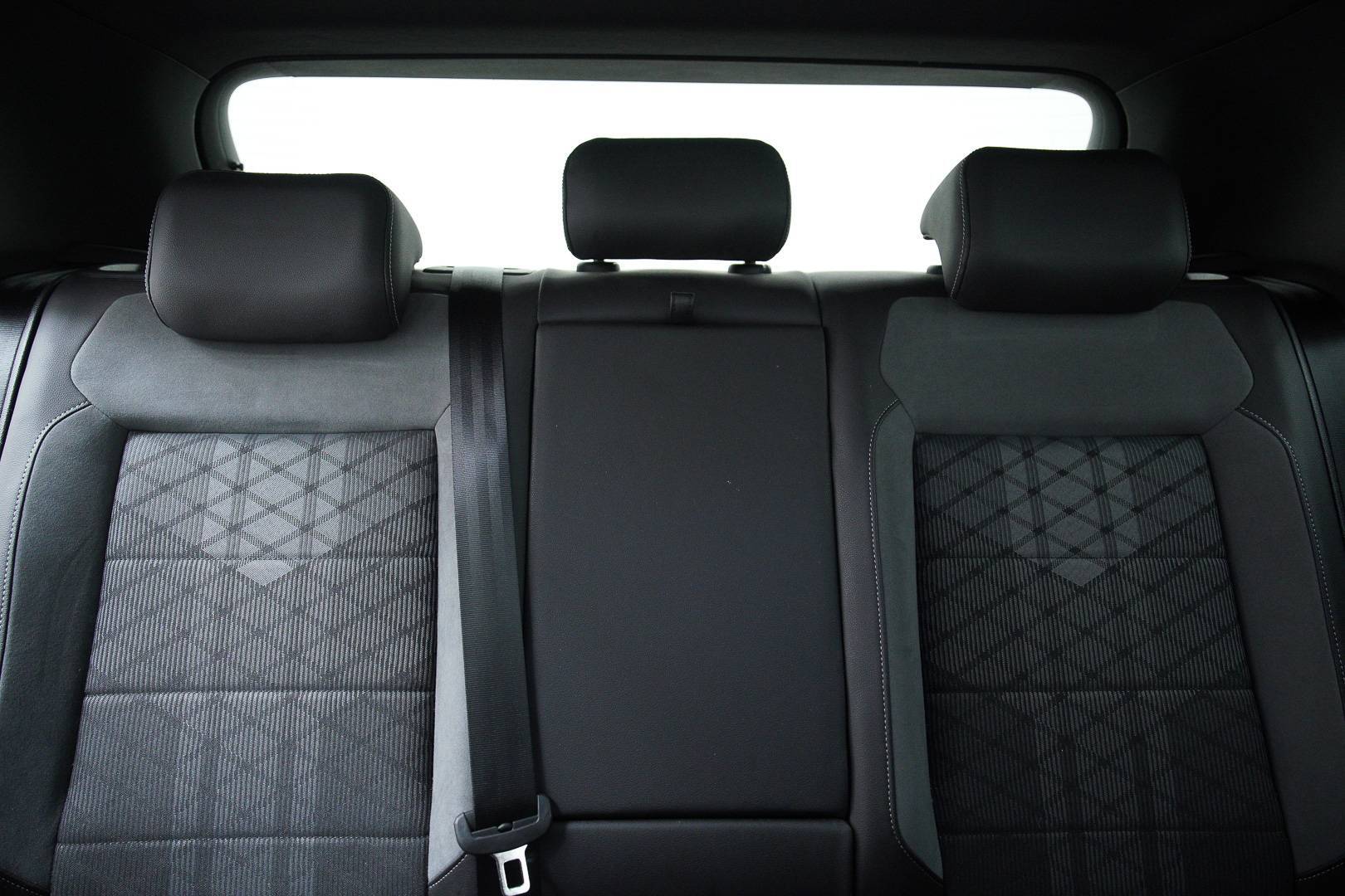 VOLKSWAGEN T-Roc - Foto 23