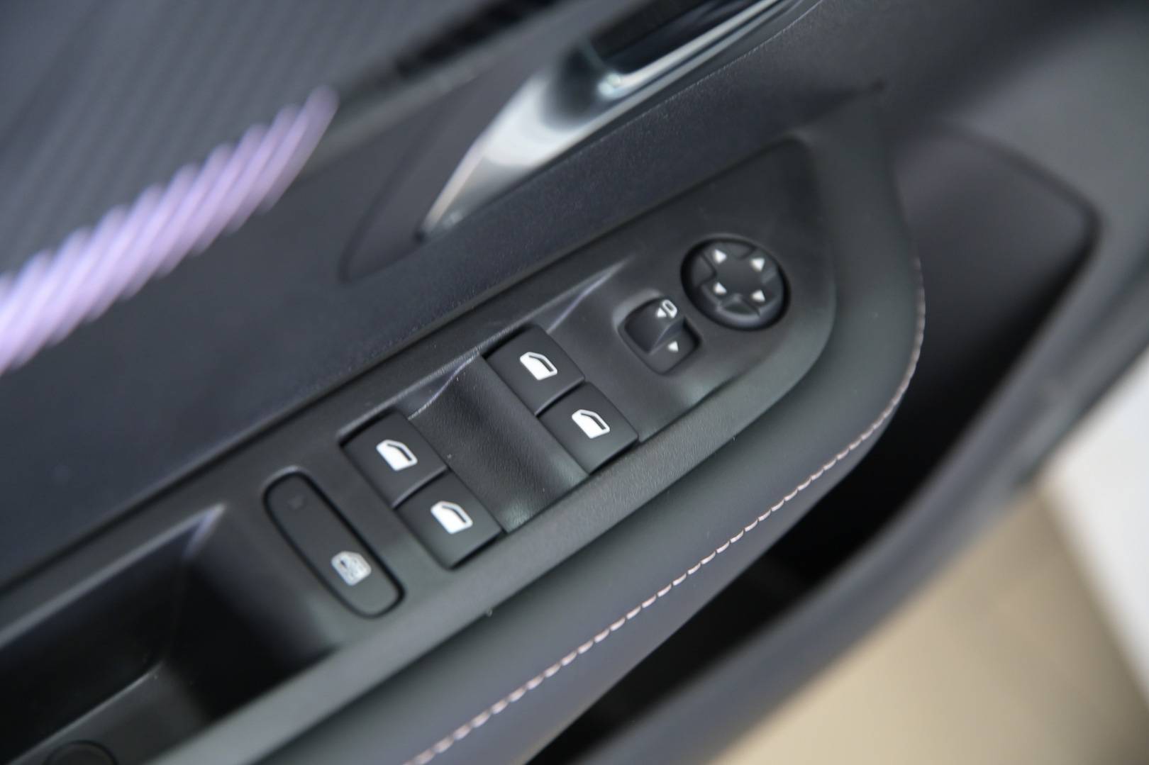 PEUGEOT 208 - Foto 10