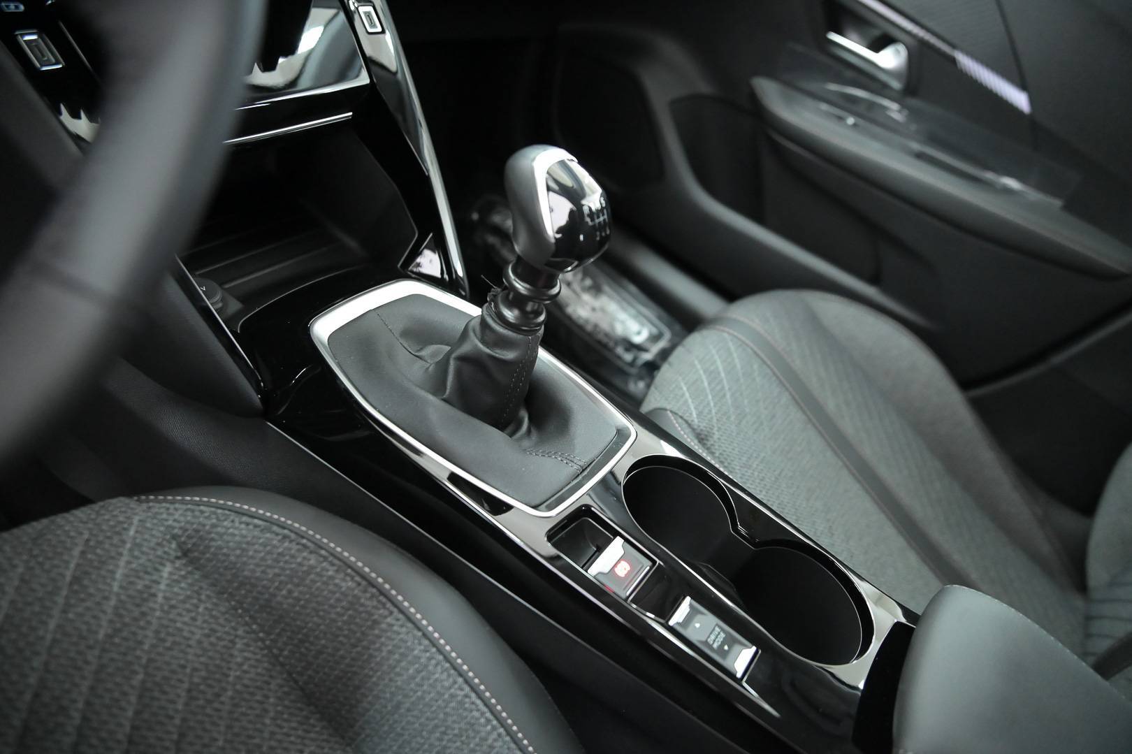 PEUGEOT 208 - Foto 13