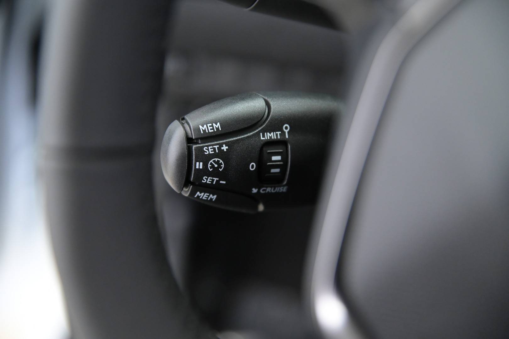 PEUGEOT 208 - Foto 24