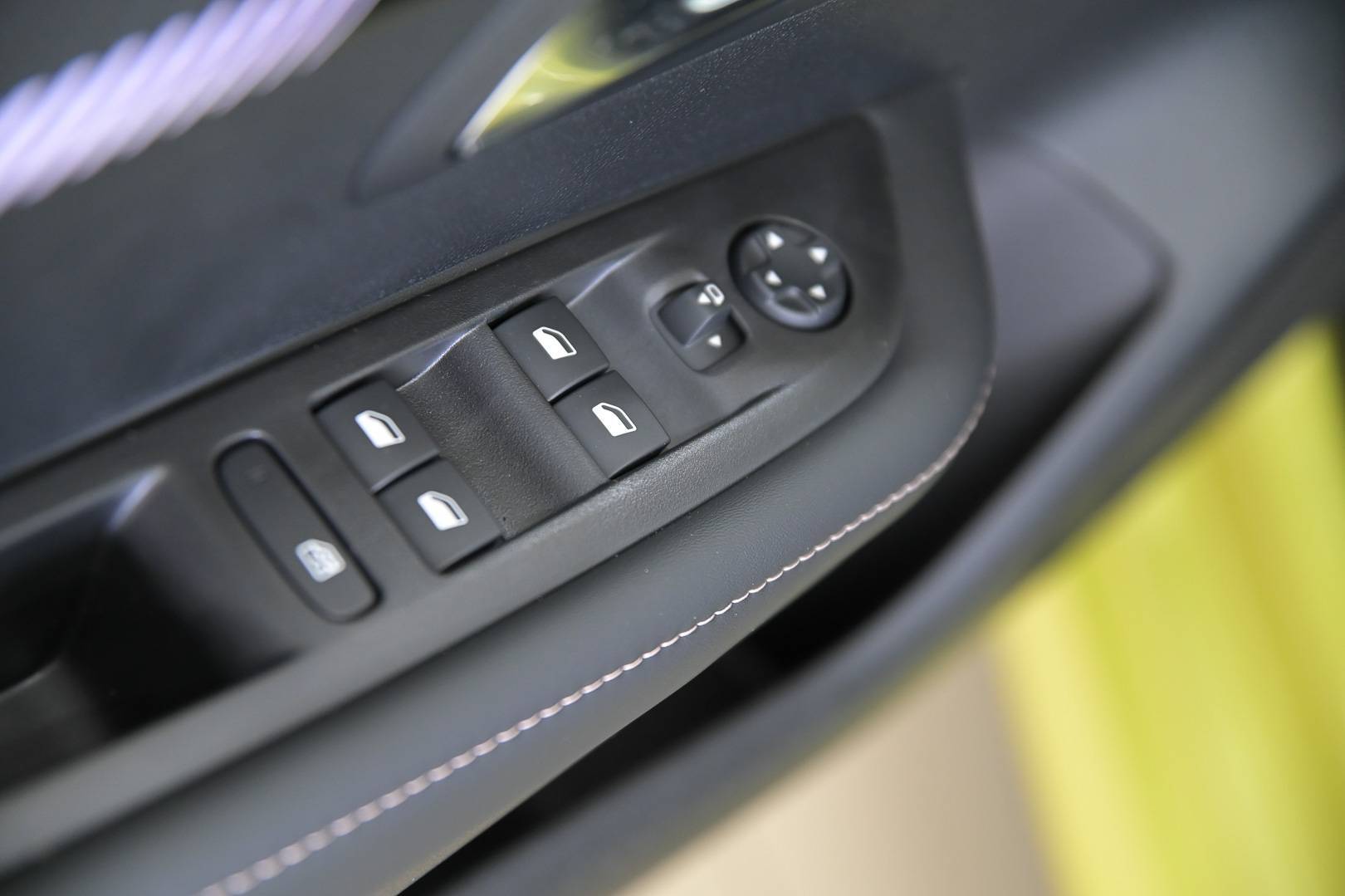 PEUGEOT 208 - Foto 10