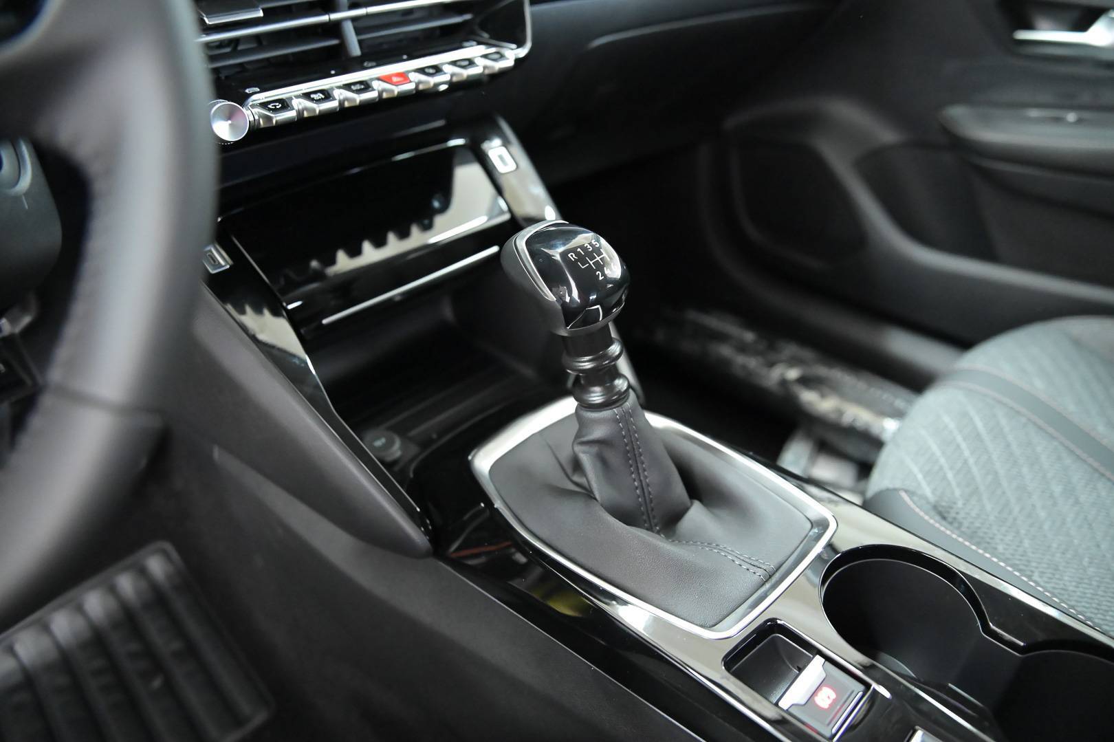 PEUGEOT 208 - Foto 13