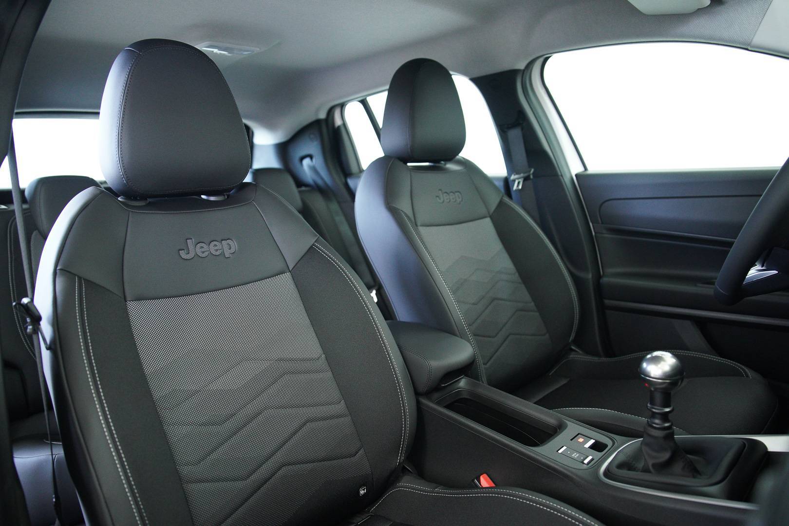 JEEP Avenger - Foto 22