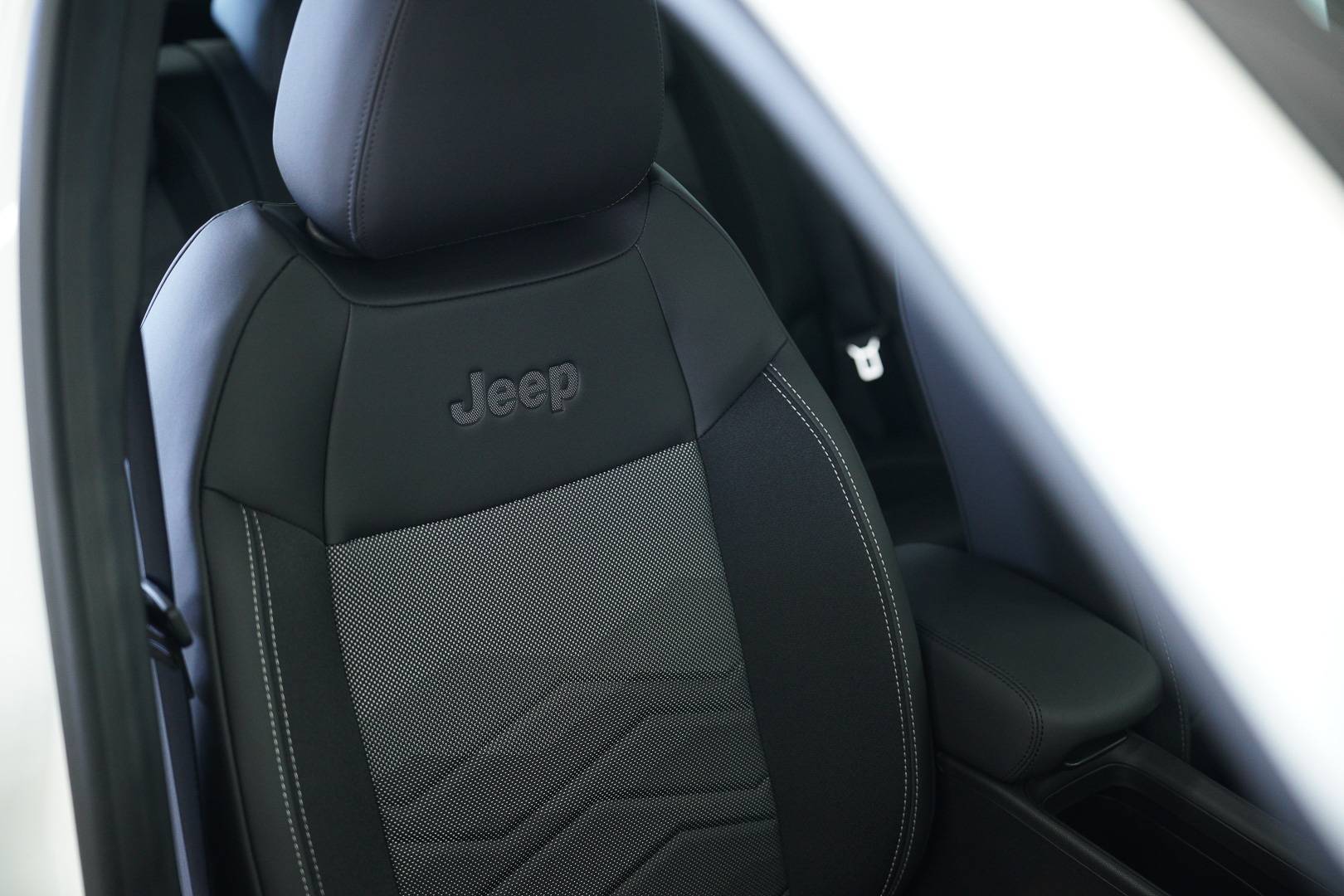 JEEP Avenger - Foto 24