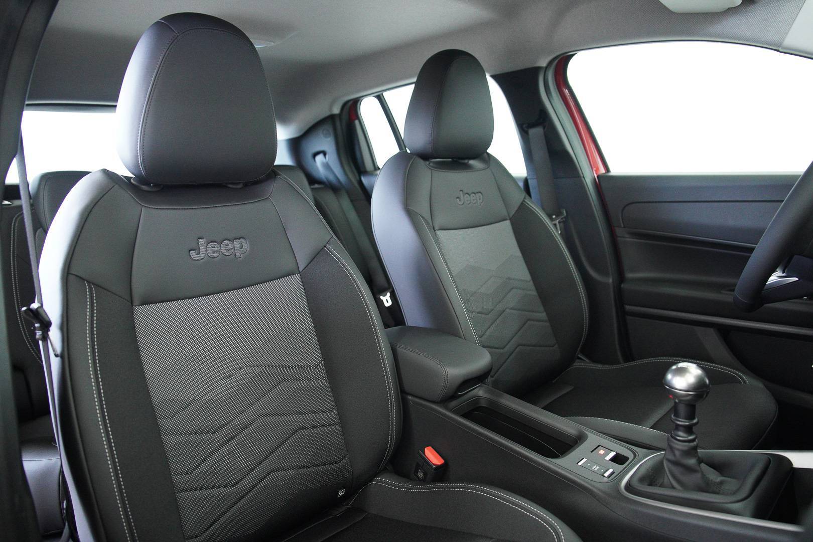 JEEP Avenger - Foto 21