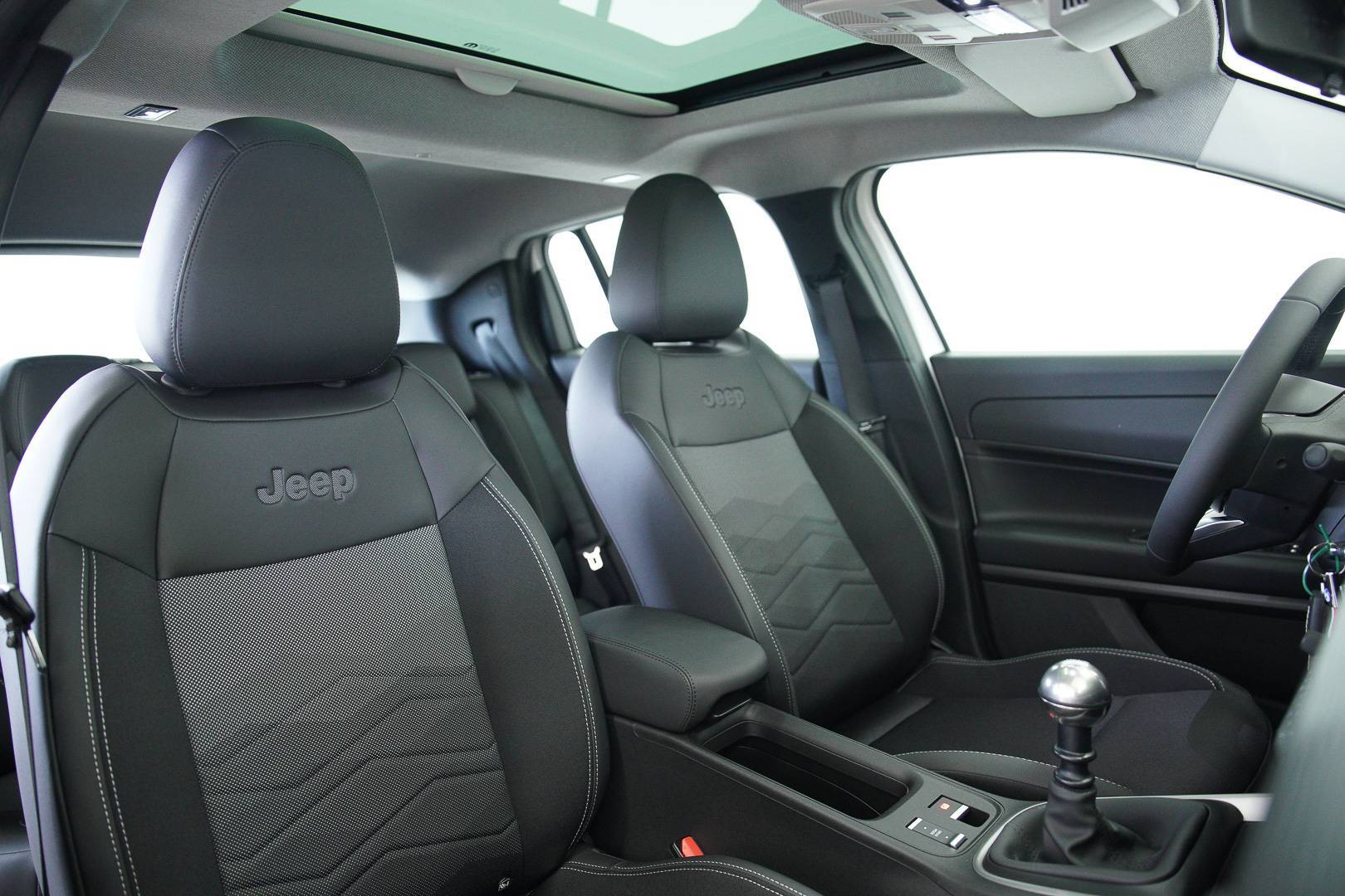 JEEP Avenger - Foto 22