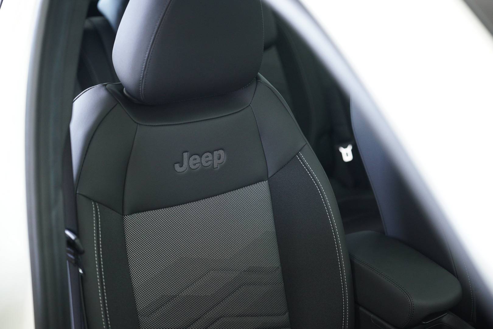 JEEP Avenger - Foto 23