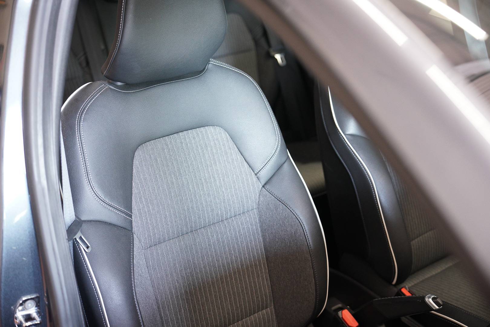 RENAULT Clio - Foto 21