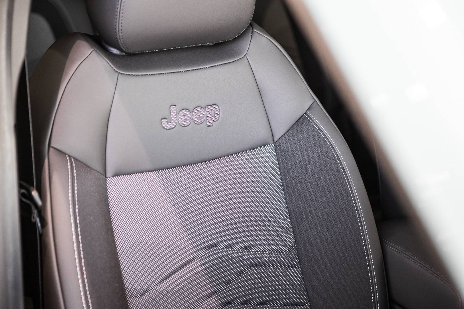JEEP Avenger - Foto 22