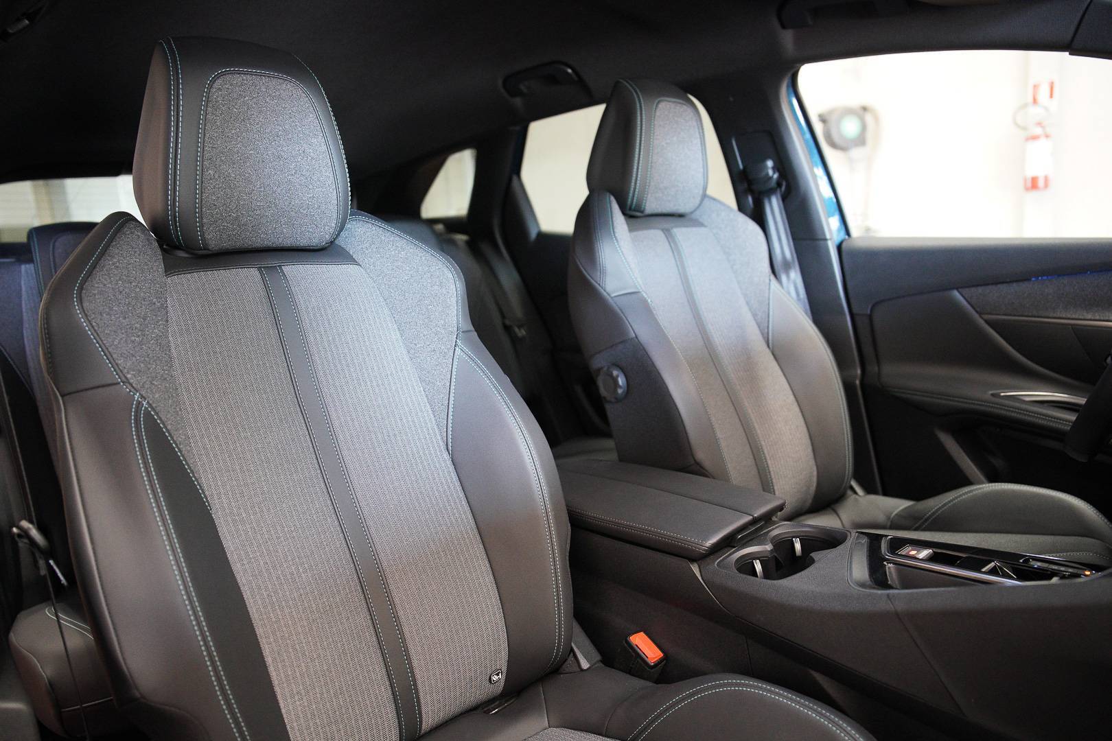 PEUGEOT 3008 - Foto 21