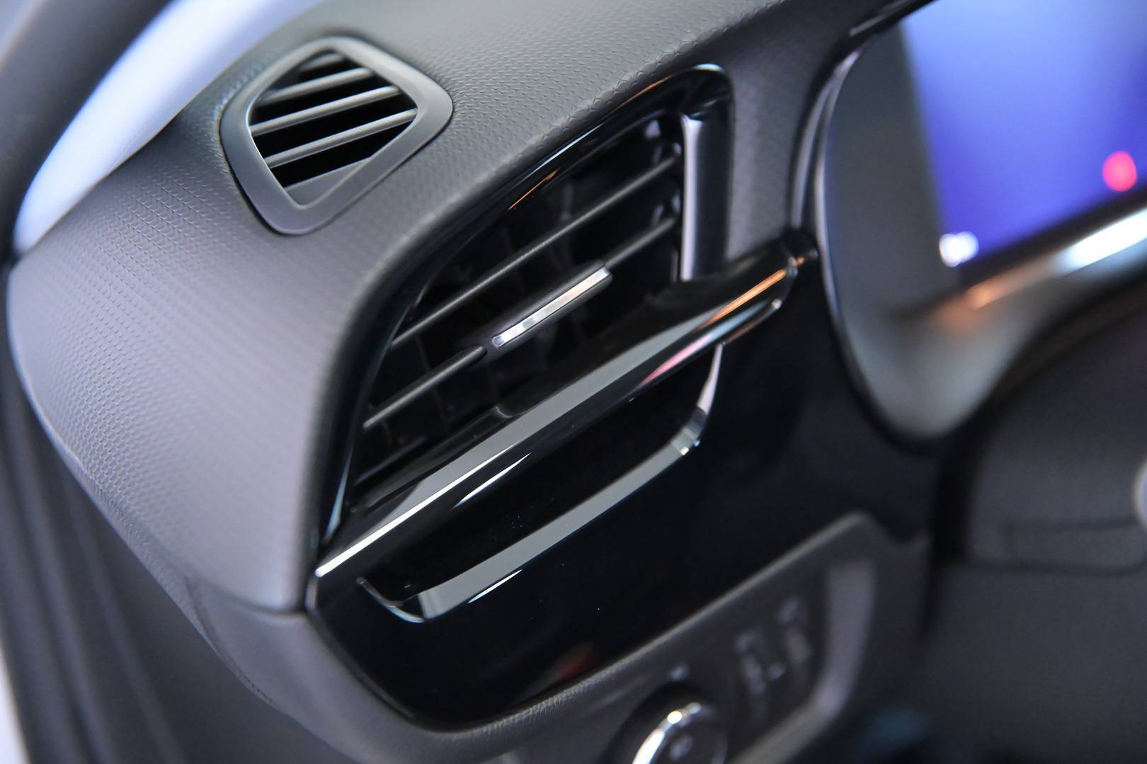 OPEL Corsa - Foto 11