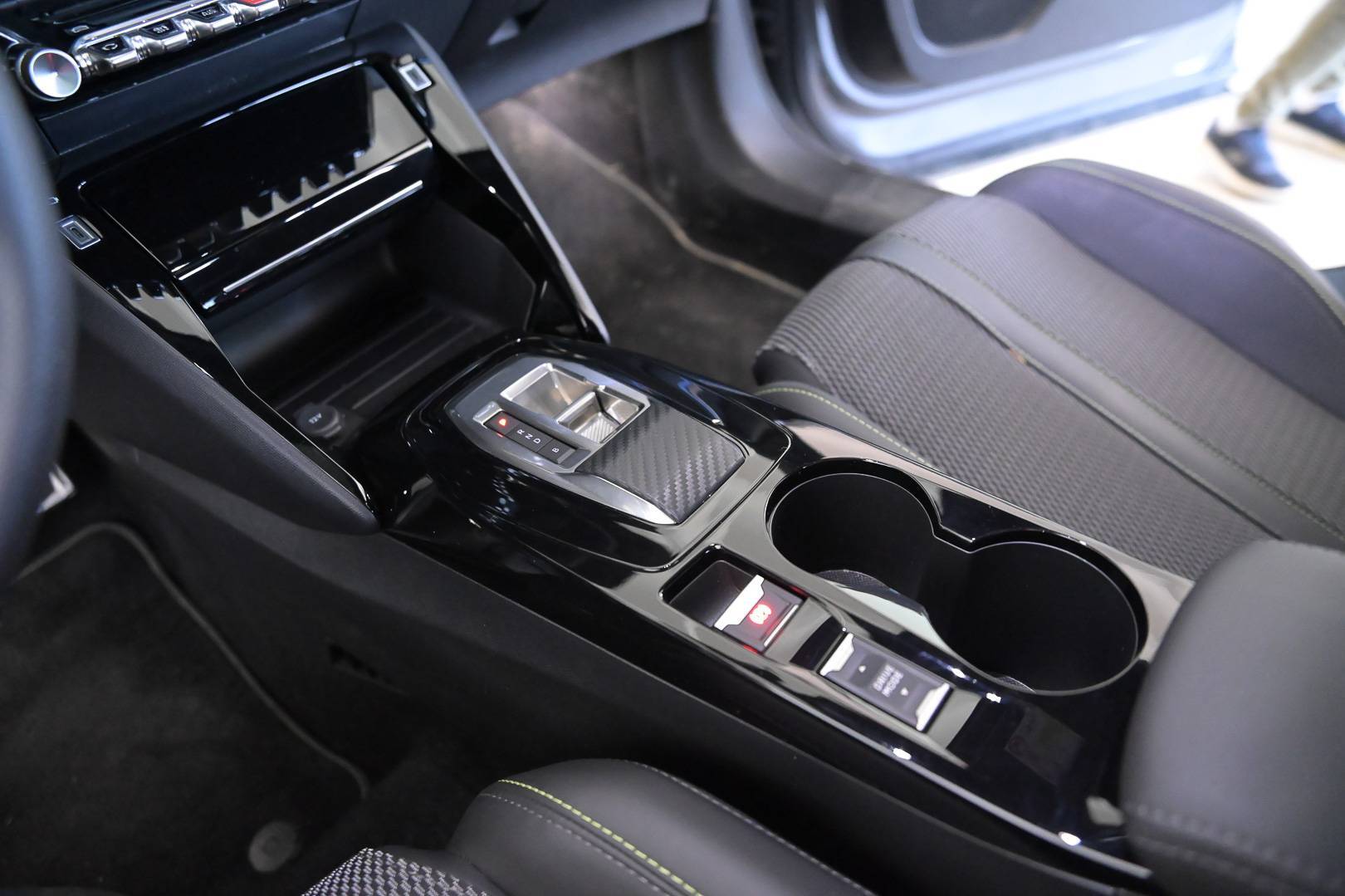 PEUGEOT 2008 - Foto 14