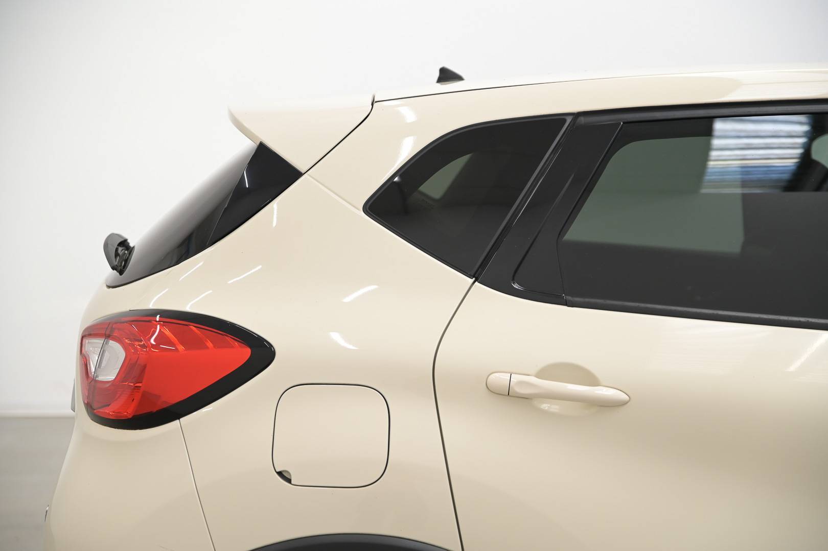 RENAULT Captur - Foto 9