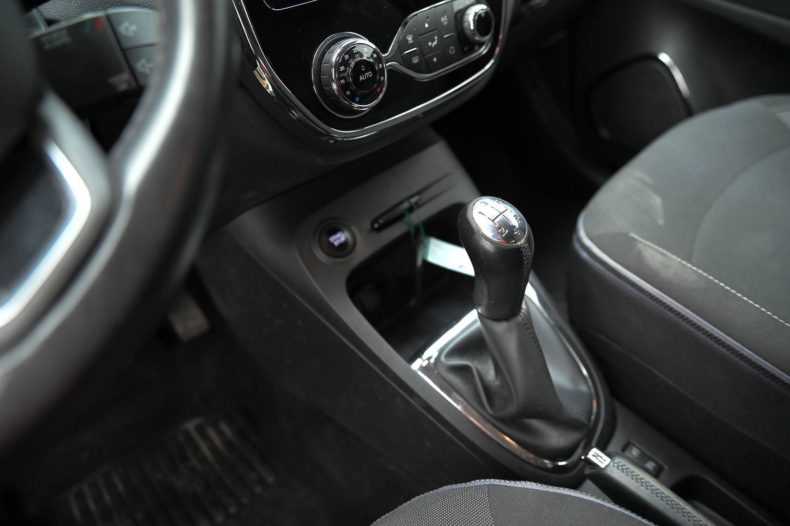RENAULT Captur - Foto 17