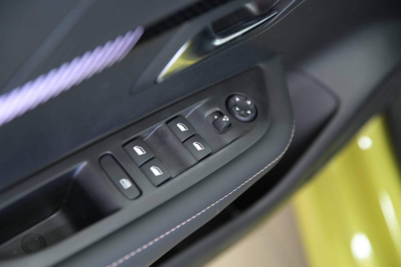 PEUGEOT 208 - Foto 10