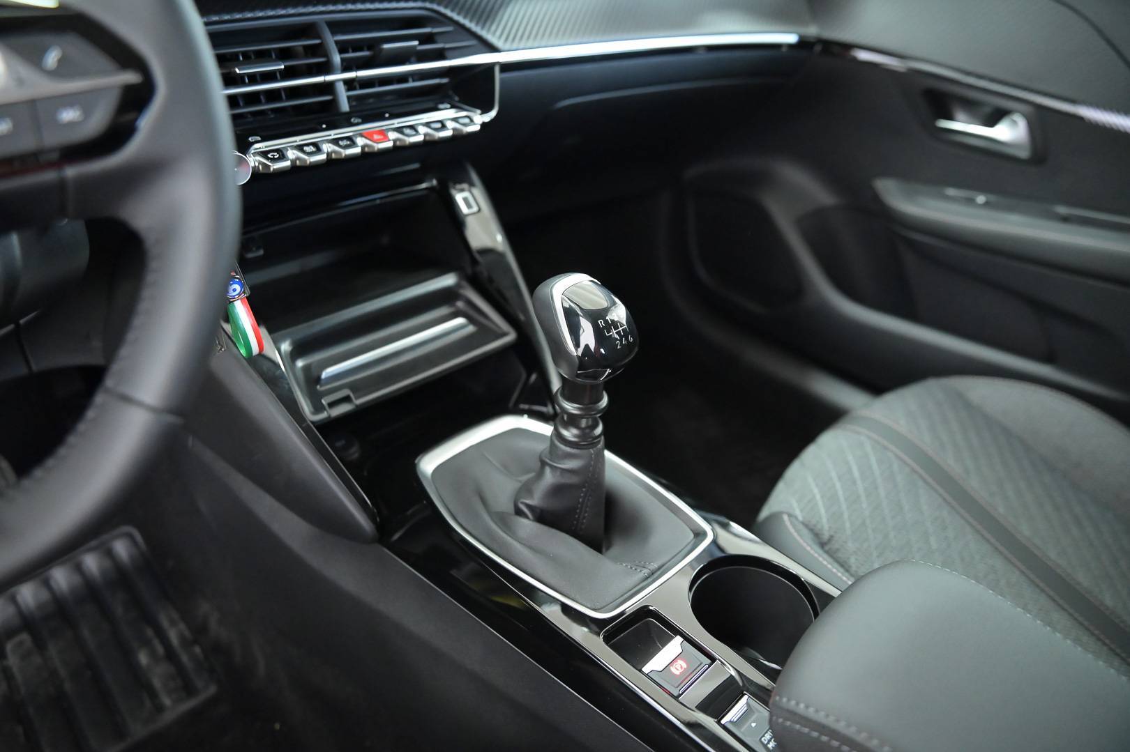 PEUGEOT 208 - Foto 14