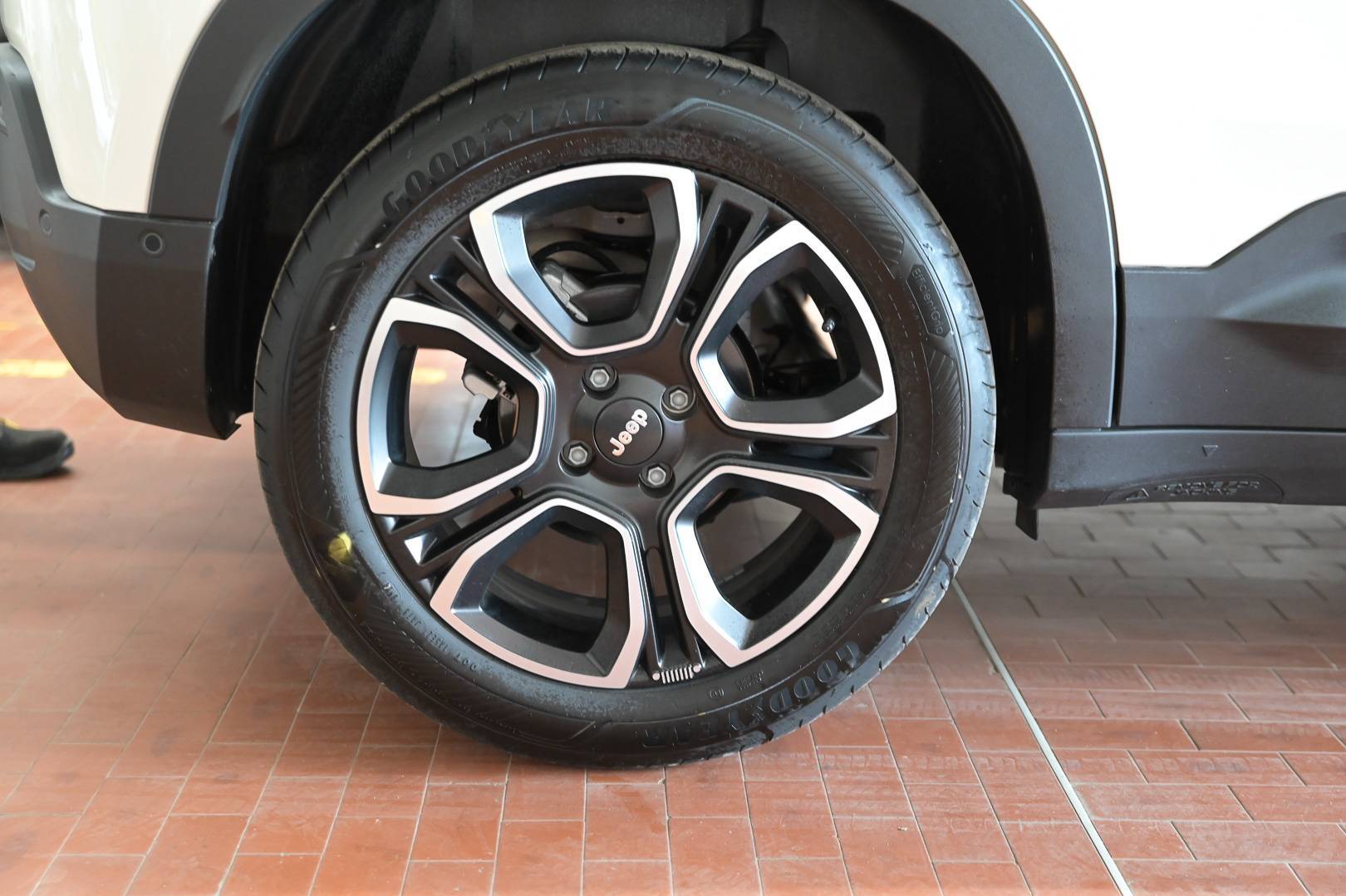 JEEP Avenger - Foto 8