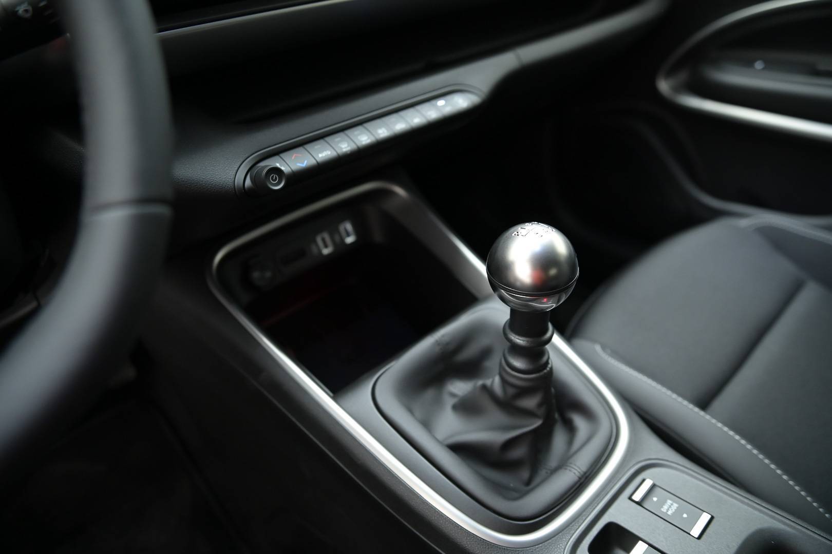 JEEP Avenger - Foto 18