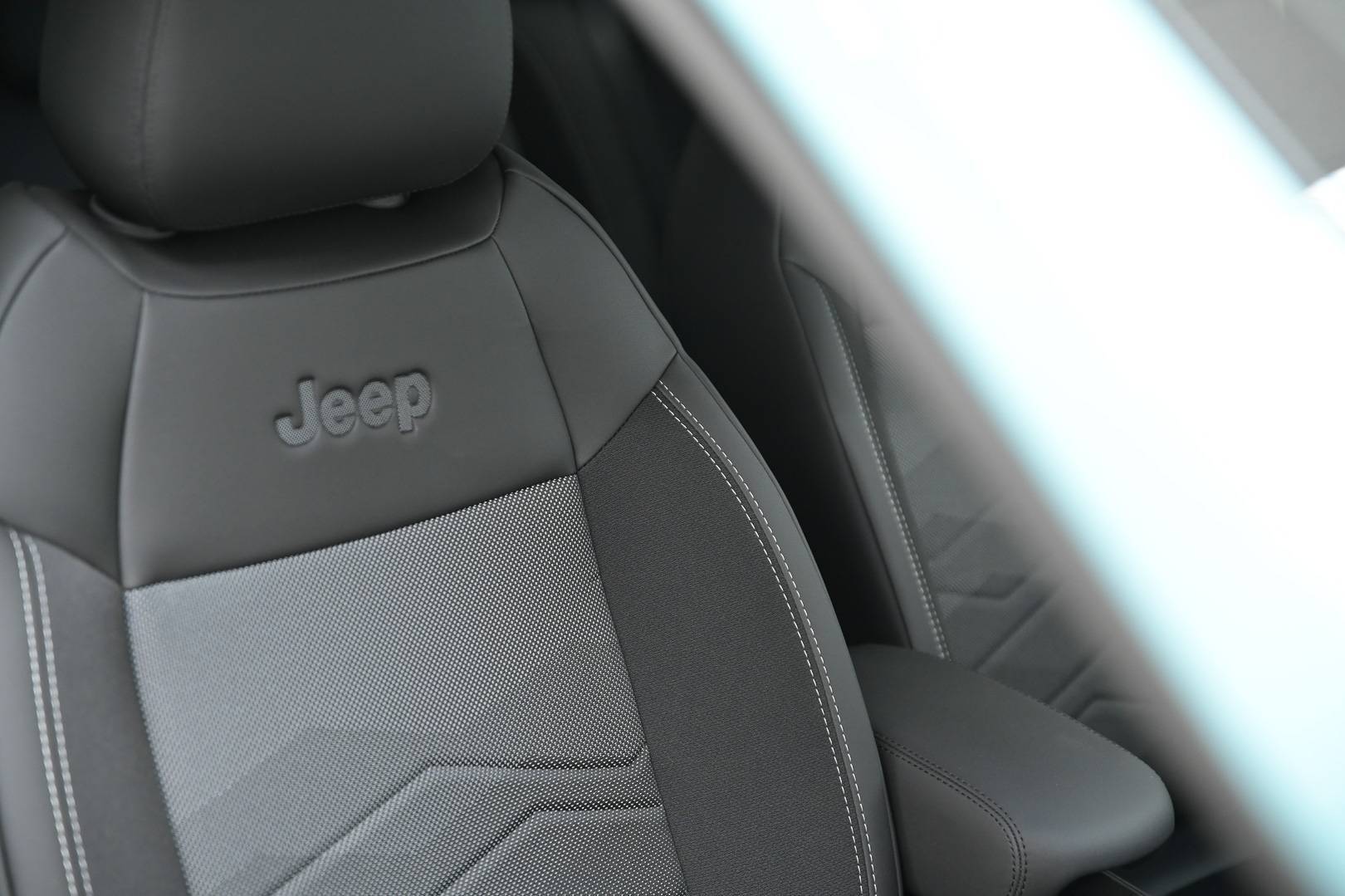 JEEP Avenger - Foto 30