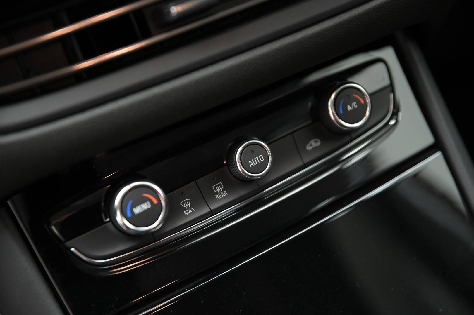 OPEL Grandland - Foto 26
