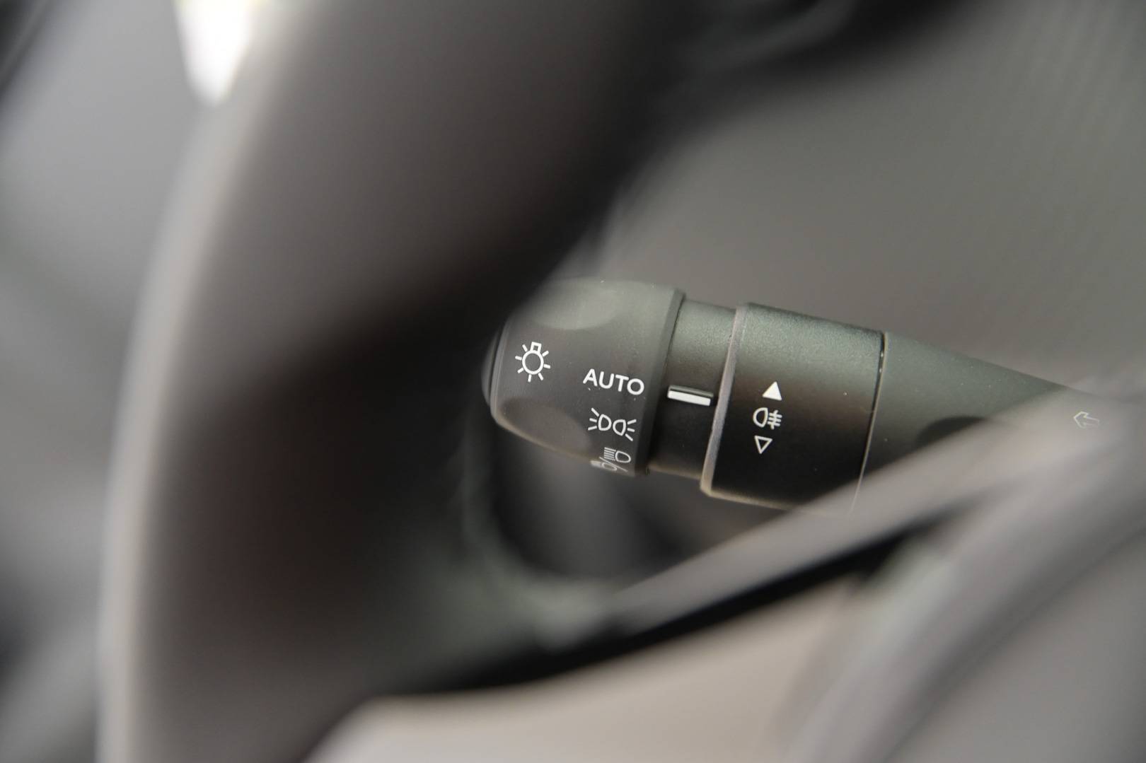 PEUGEOT 208 - Foto 17