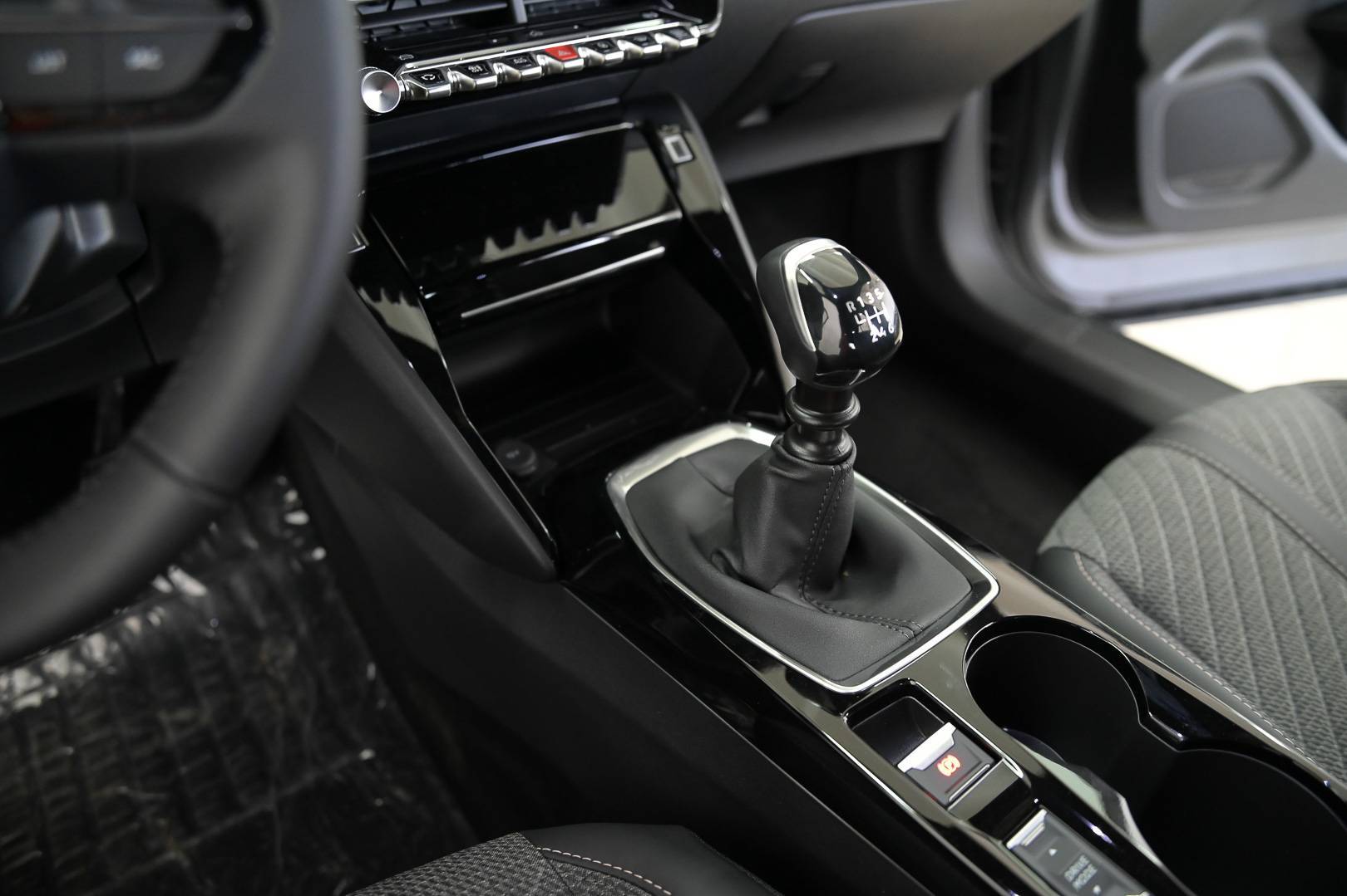 PEUGEOT 2008 - Foto 13