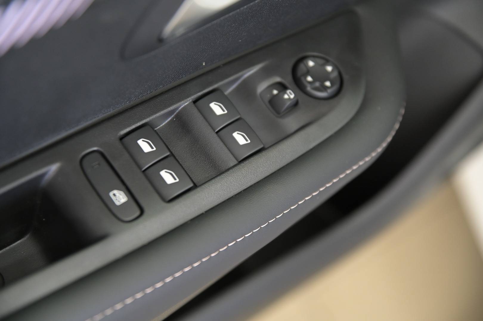 PEUGEOT 208 - Foto 10