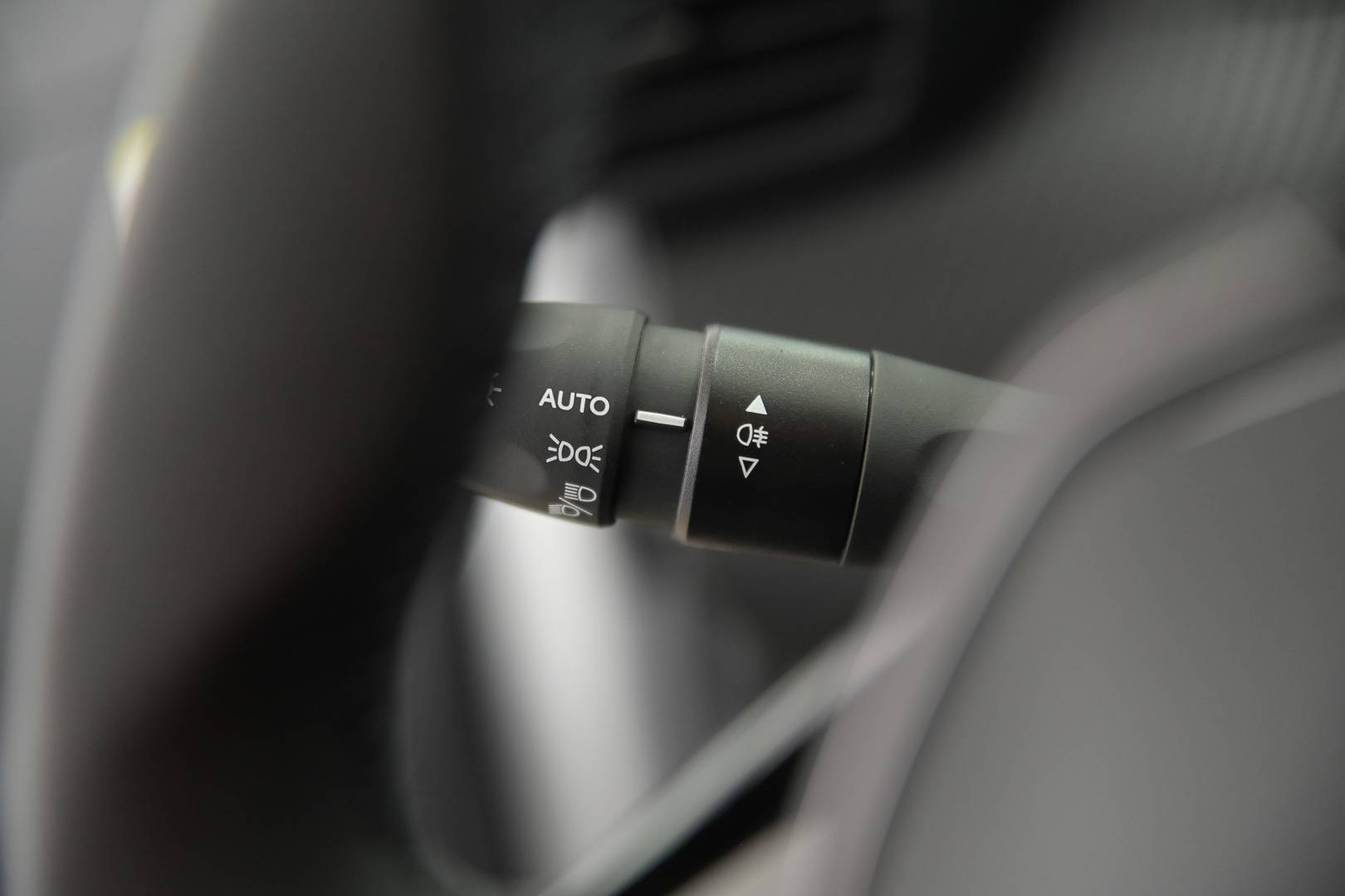 PEUGEOT 208 - Foto 17