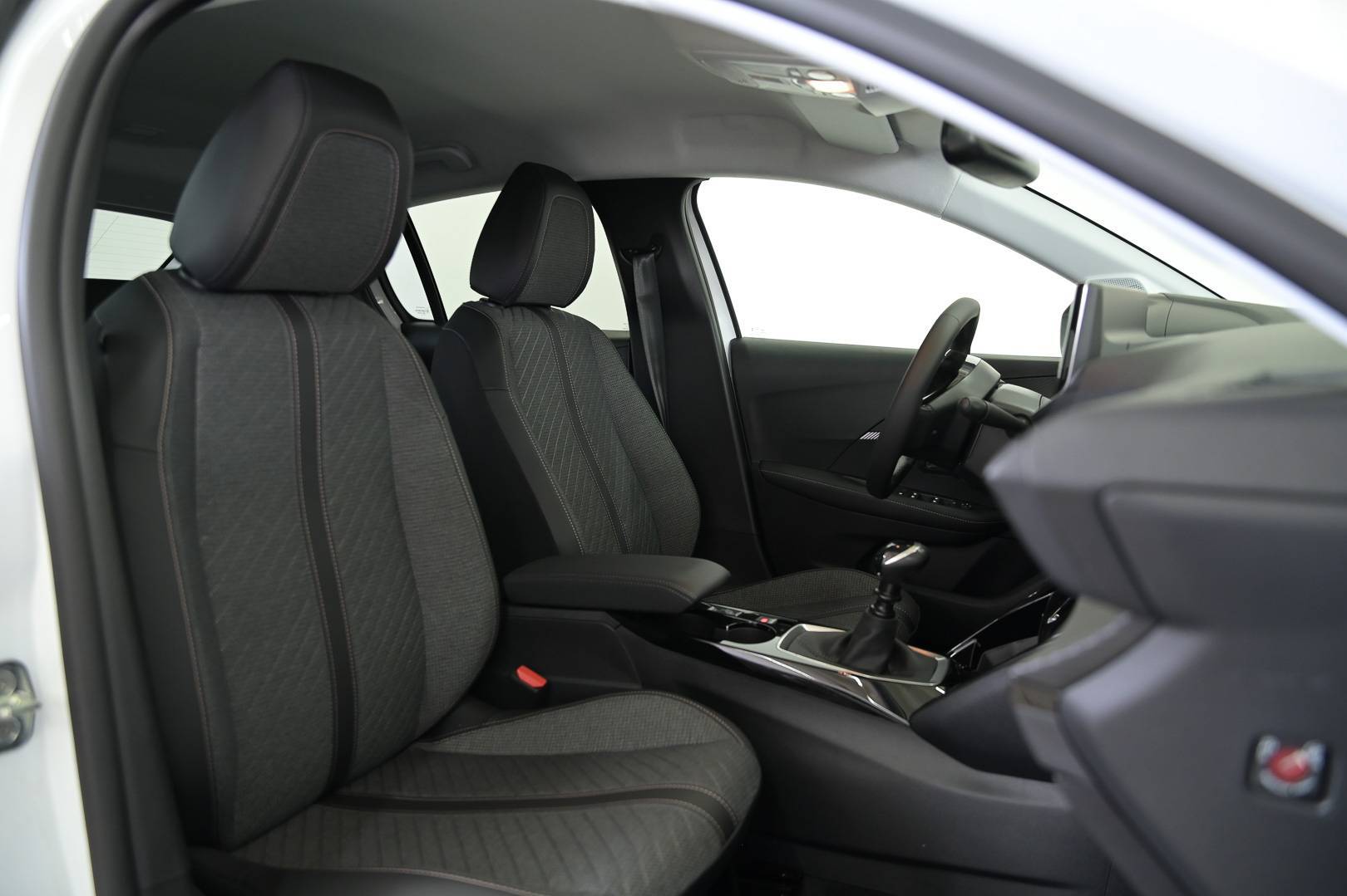 PEUGEOT 208 - Foto 24